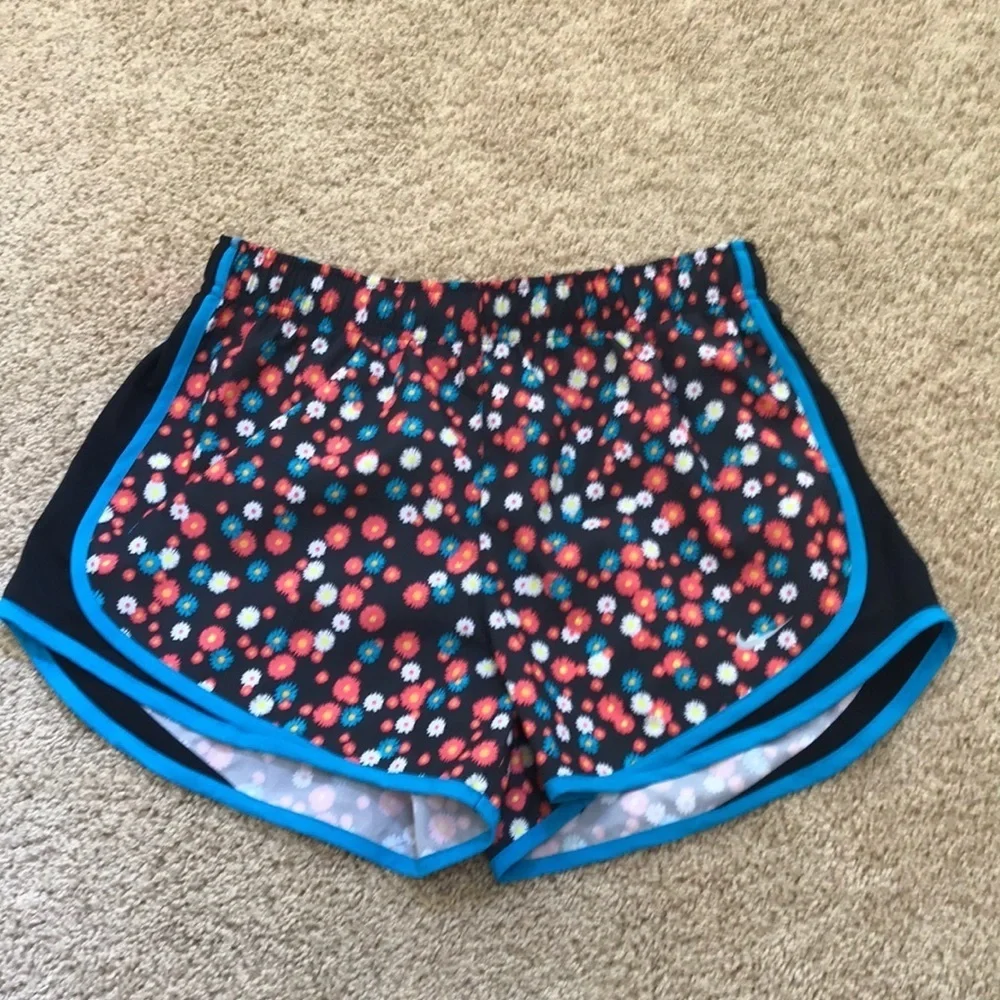 NWT! NIKE black with blue multi combo Size M running shorts